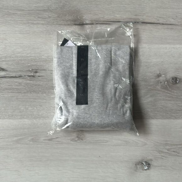 Banana republic FOREVER CREW-NECK SWEATER size XS in Heat gray NWT in packaging - Picture 3 of 5